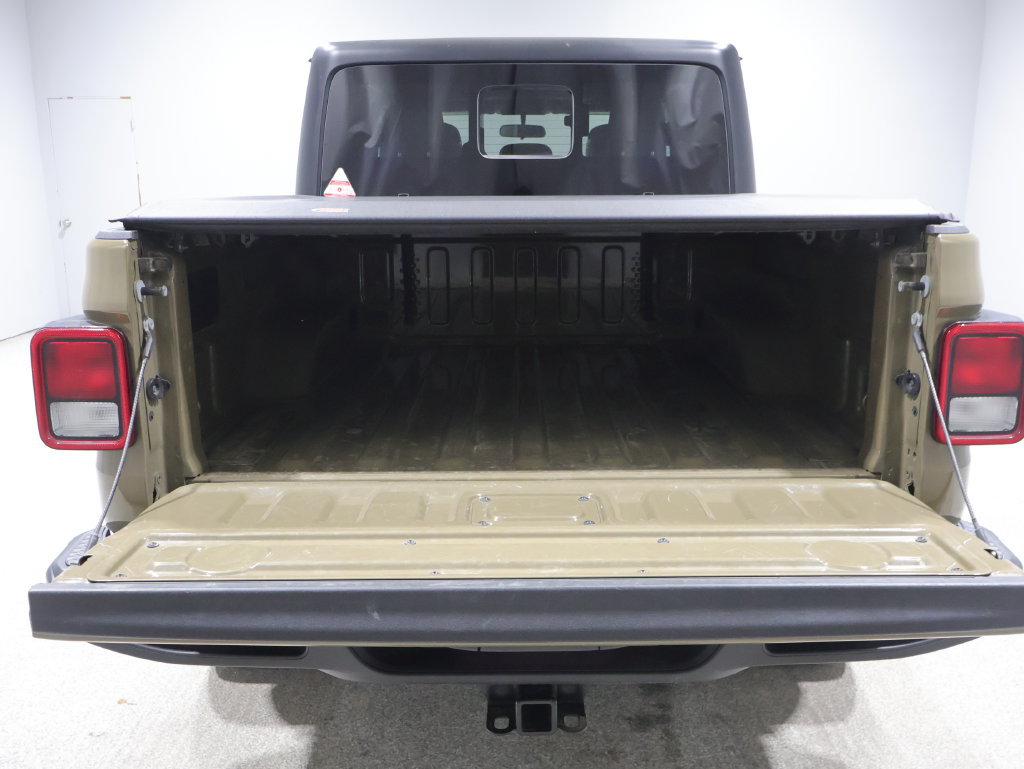 Used 2025 Jeep Gladiator Sport AWD/4WD image 4