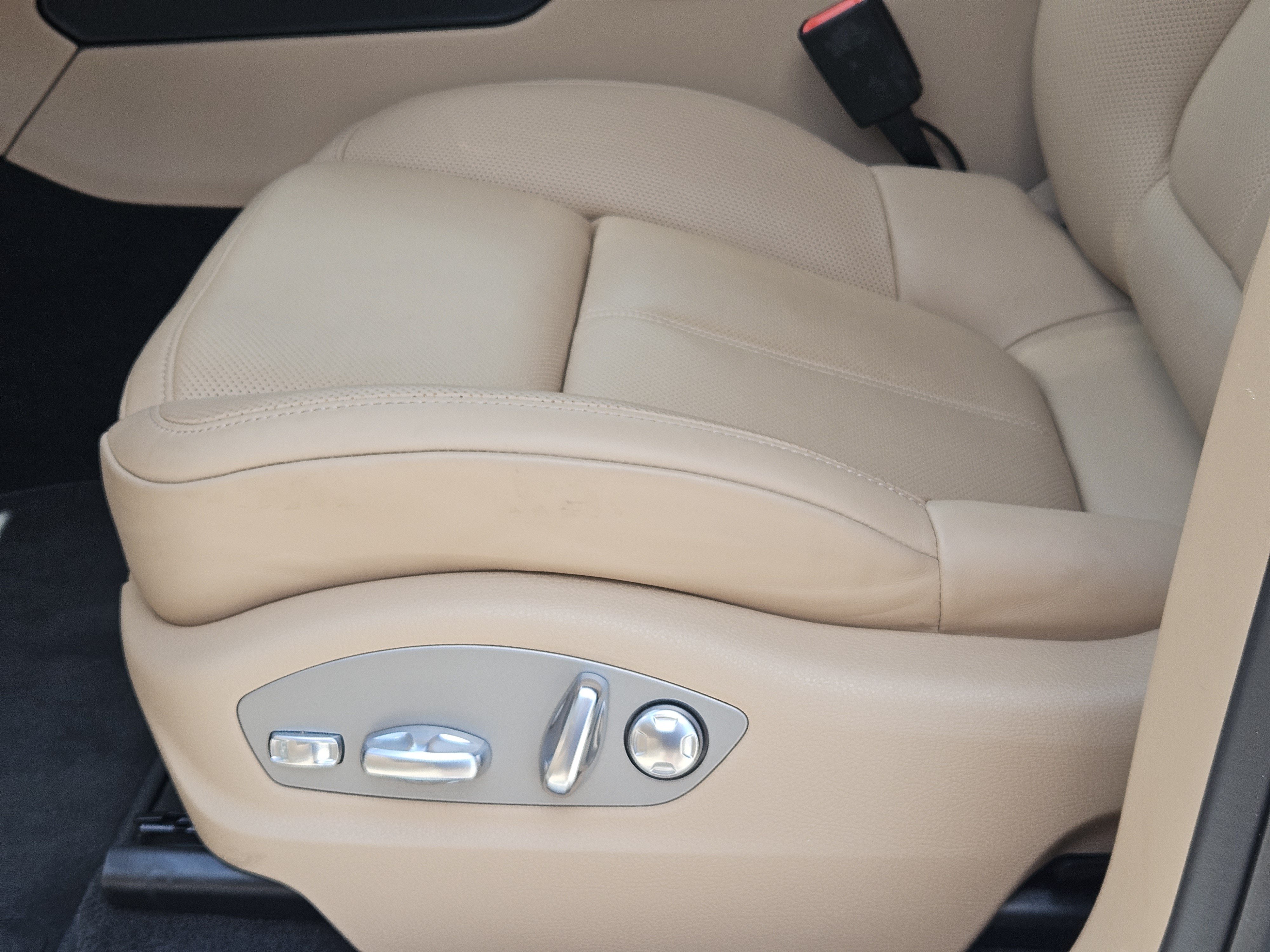 Certified 2026 Porsche Macan S AWD/4WD image 23