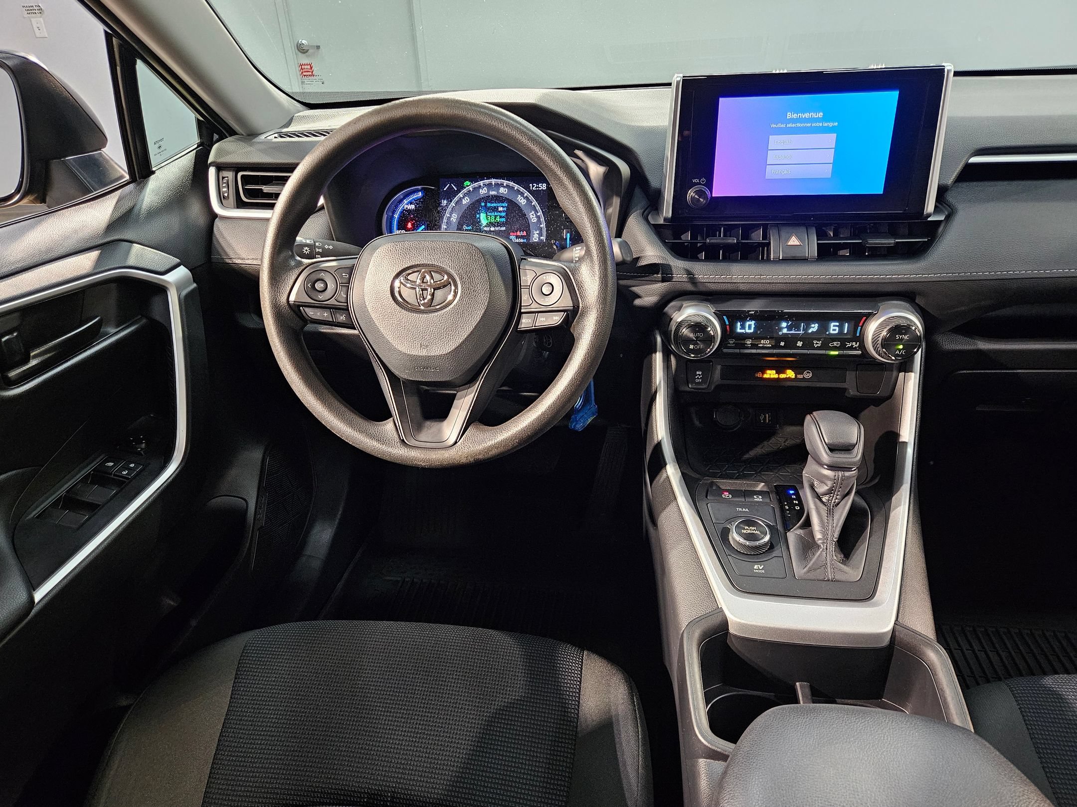 Used 2023 Toyota RAV4 LE AWD/4WD image 9