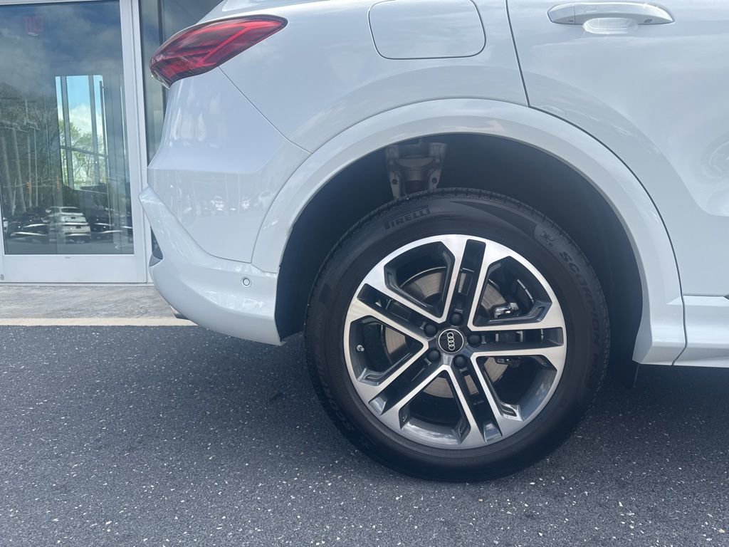 Certified 2025 Audi Q5 Premium w/ Premium Plus AWD/4WD image 16
