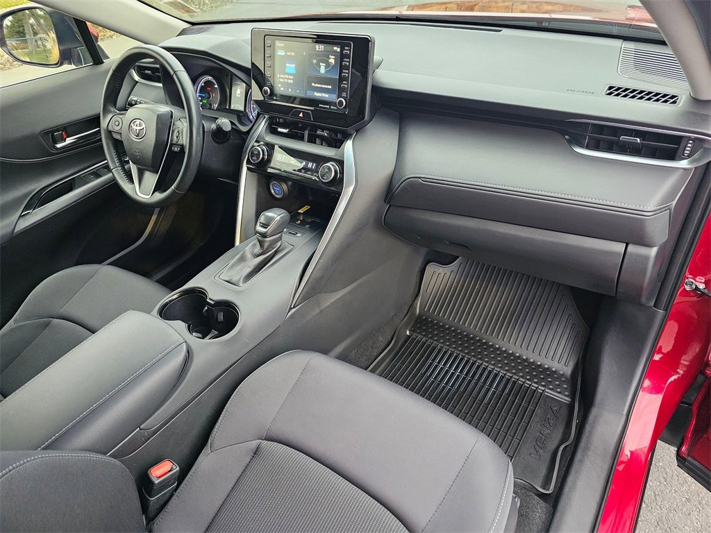 Used 2022 Toyota Venza LE image 17