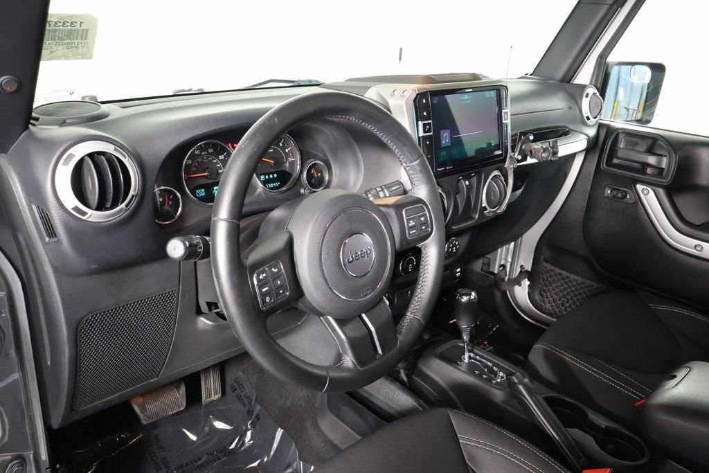 Used 2016 Jeep Wrangler Sahara w/ Connectivity Group AWD/4WD image 7