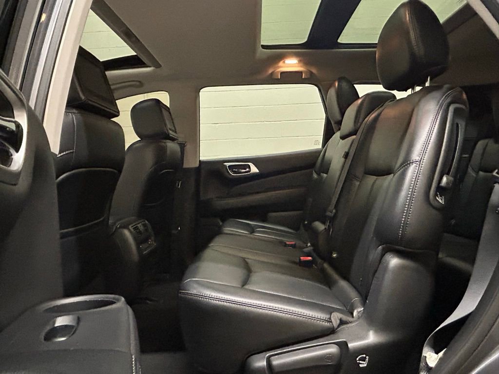 Used 2017 Nissan Pathfinder Platinum w/ Family Entertainment Package image 8