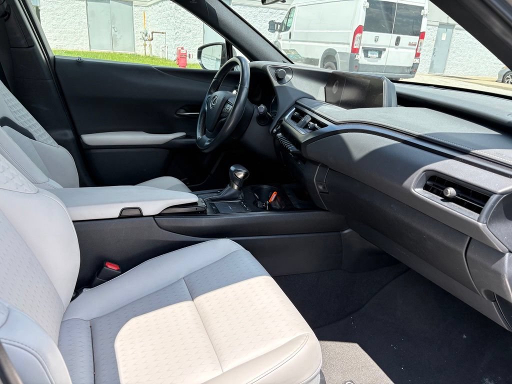 Used 2022 Lexus UX 200 w/ Accessory Package (Z1) FWD image 15