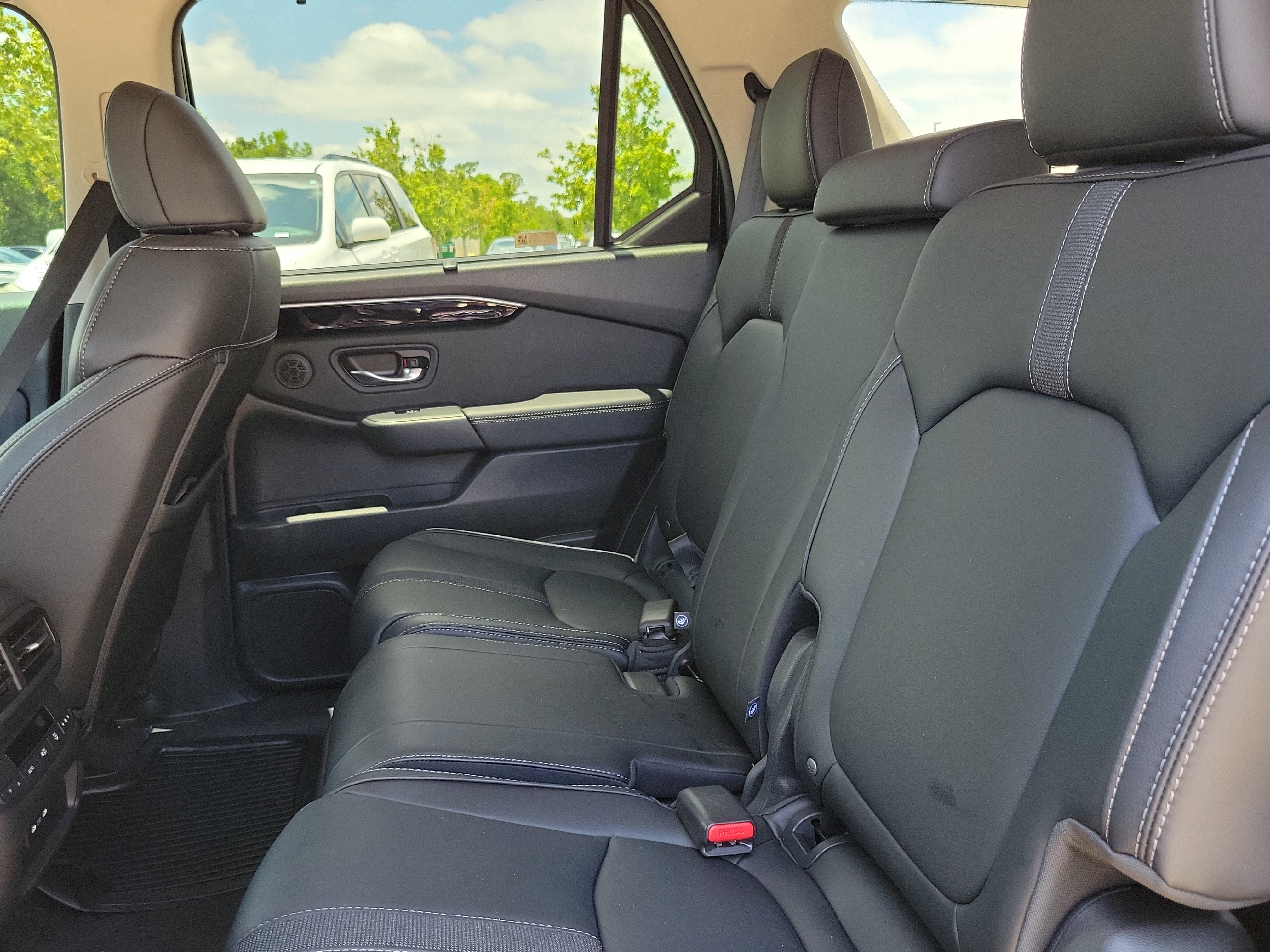 Used 2025 Honda Pilot Touring image 14