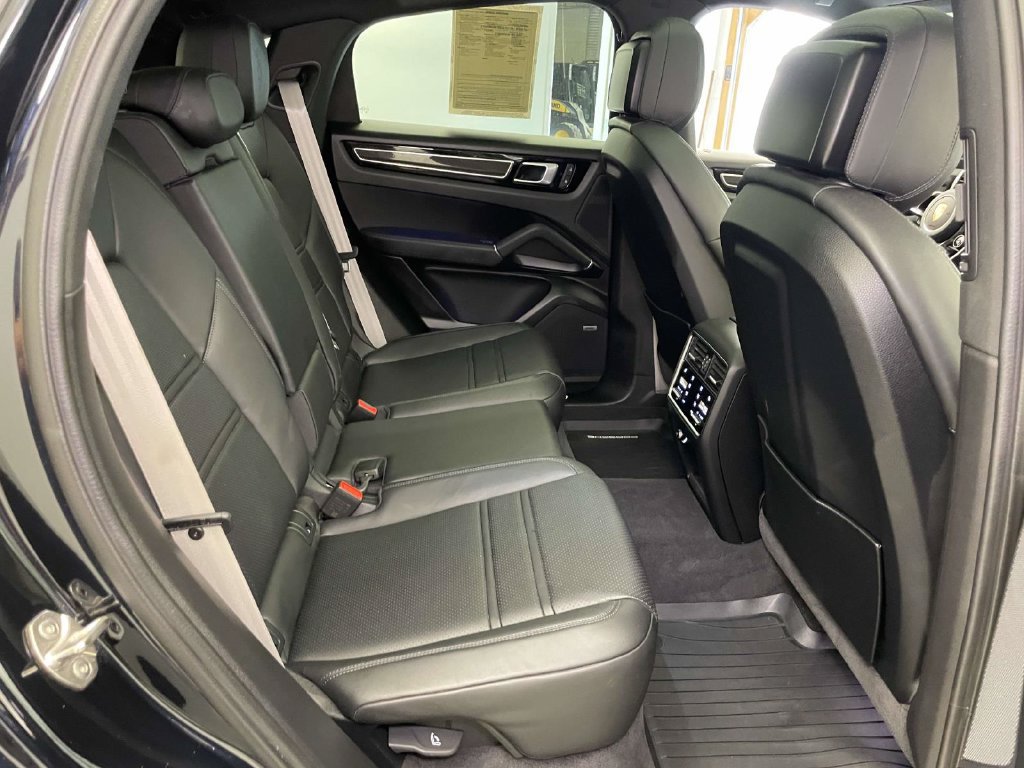 Used 2023 Porsche Cayenne S AWD/4WD image 22