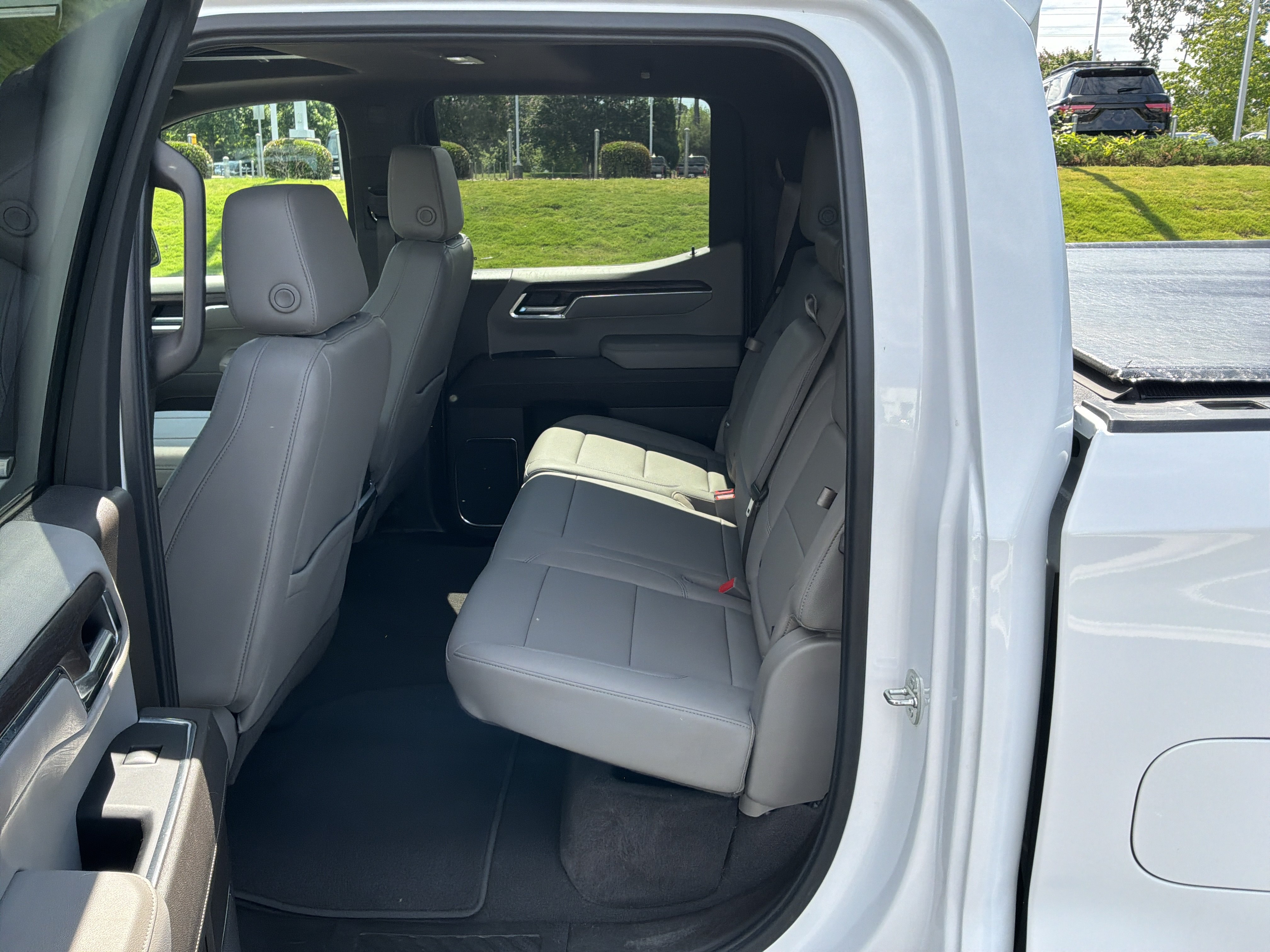 Used 2024 GMC Sierra 1500 SLT w/ SLT Premium Plus Package AWD/4WD image 44