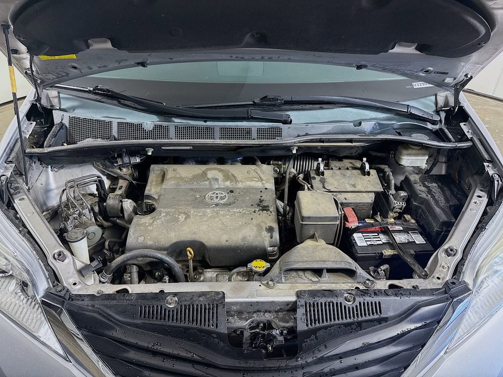Used 2012 Toyota Sienna LE w/ Towing Pkg image 23