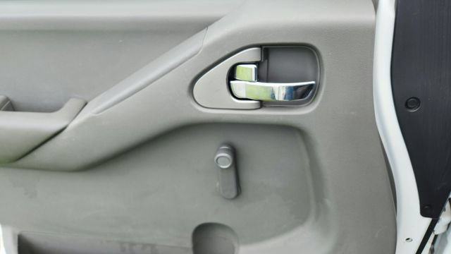Used 2014 Nissan Frontier S RWD image 17