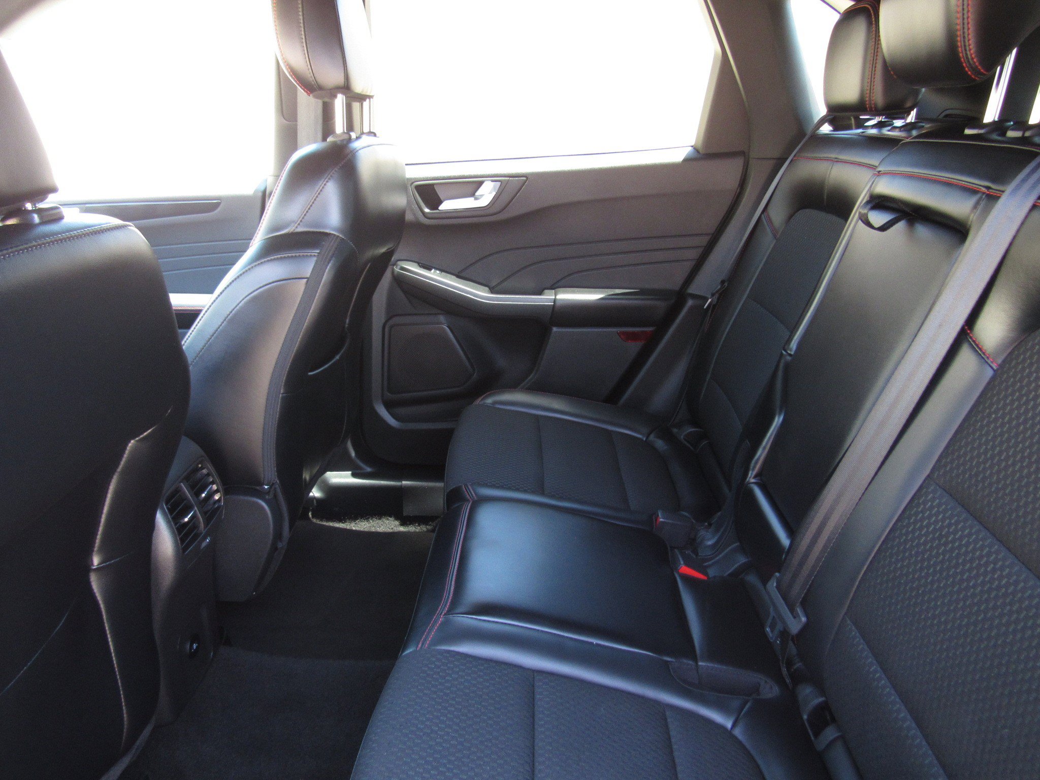 Used 2025 Ford Escape ST-Line FWD image 13