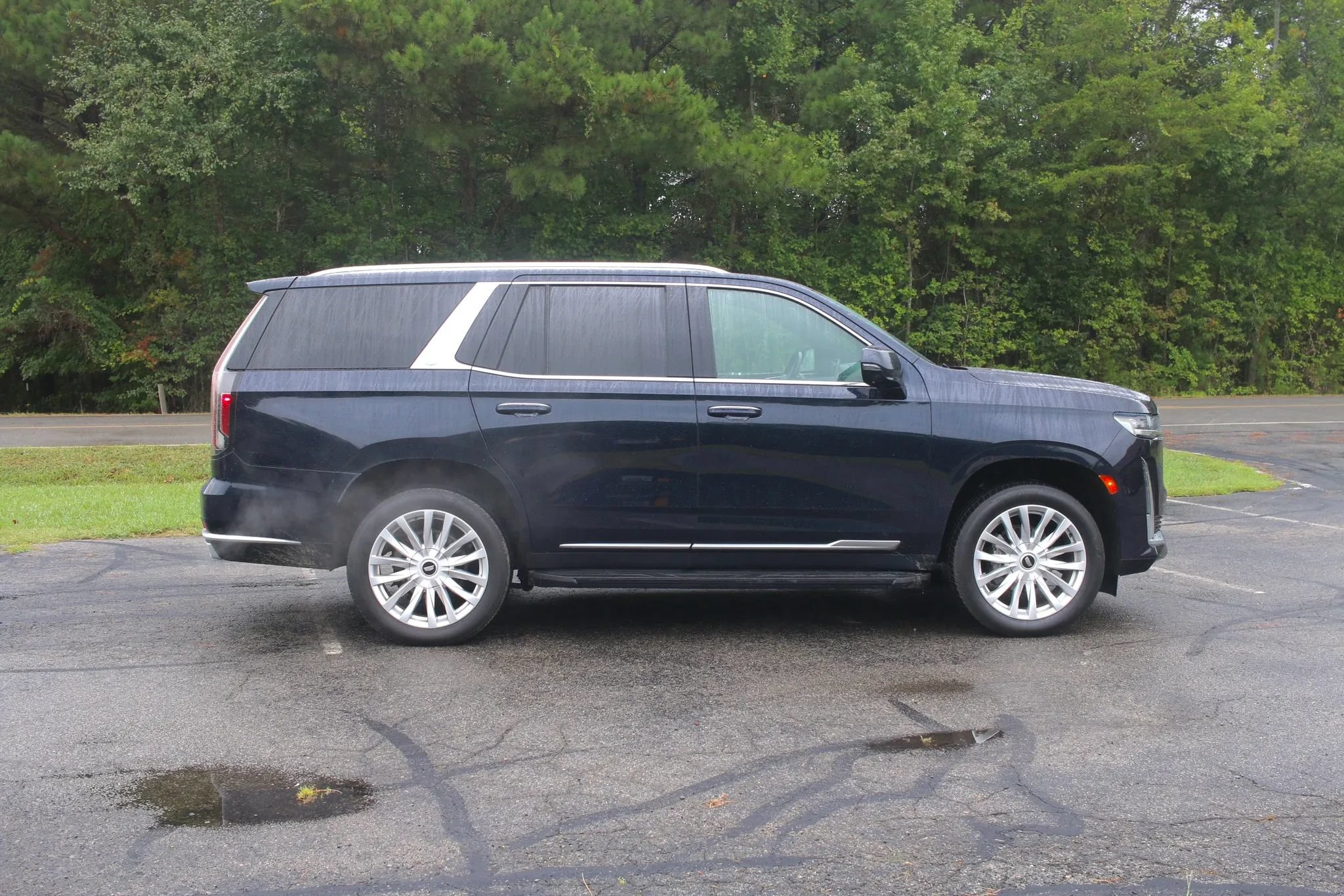 Used 2021 Cadillac Escalade Luxury AWD/4WD image 5