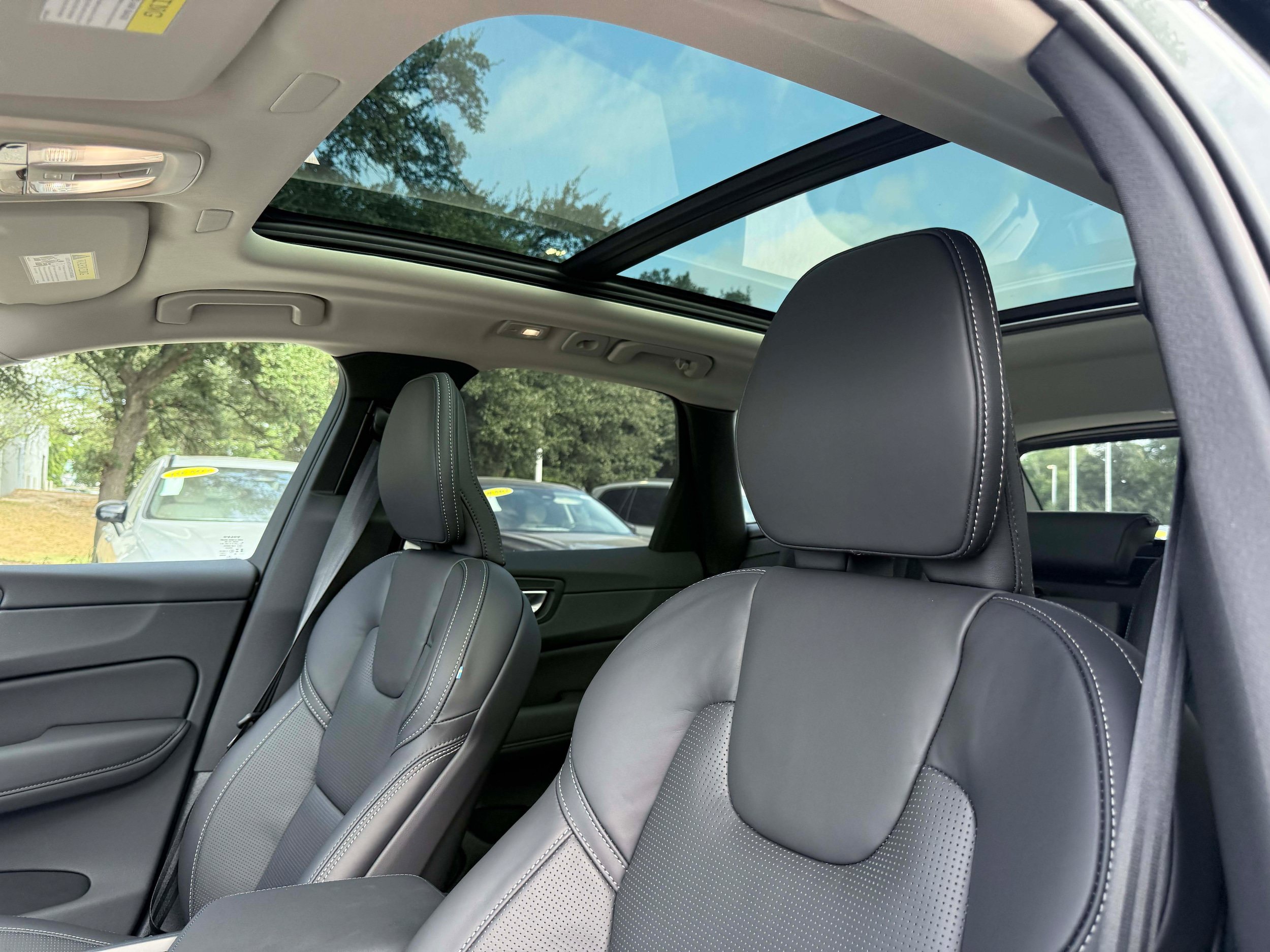 New 2026 Volvo XC60 T8 Ultra w/ Protection Package Premier AWD/4WD image 14