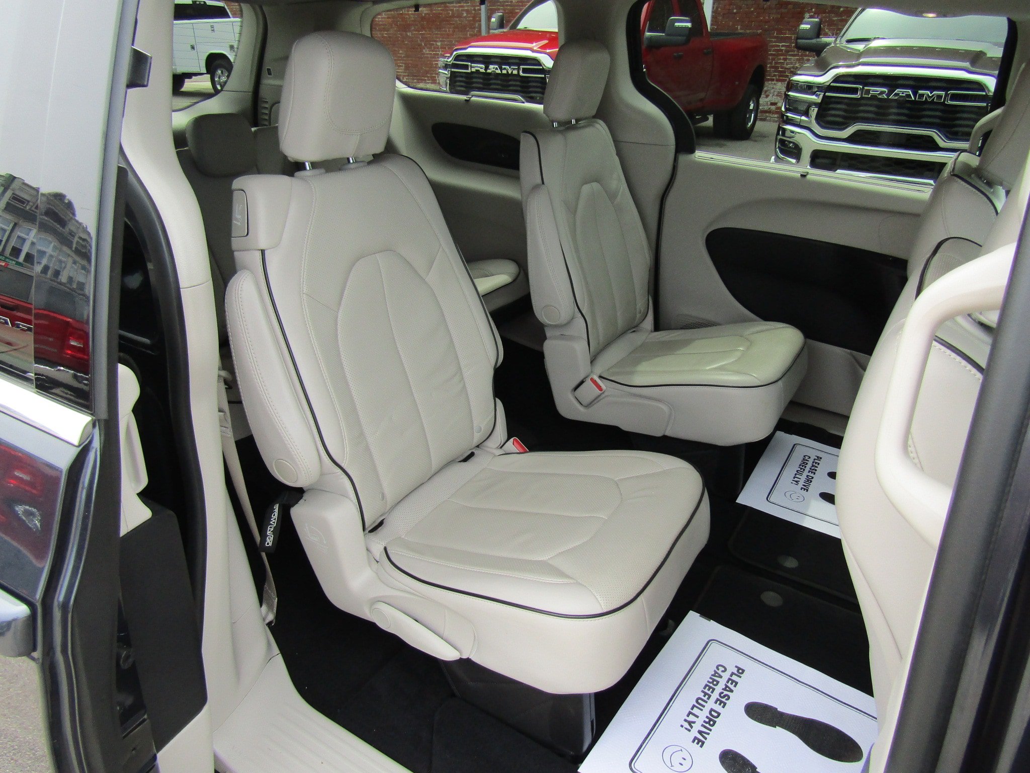 Used 2021 Chrysler Pacifica Limited w/ Premium & Safety Sphere Group AWD/4WD image 17