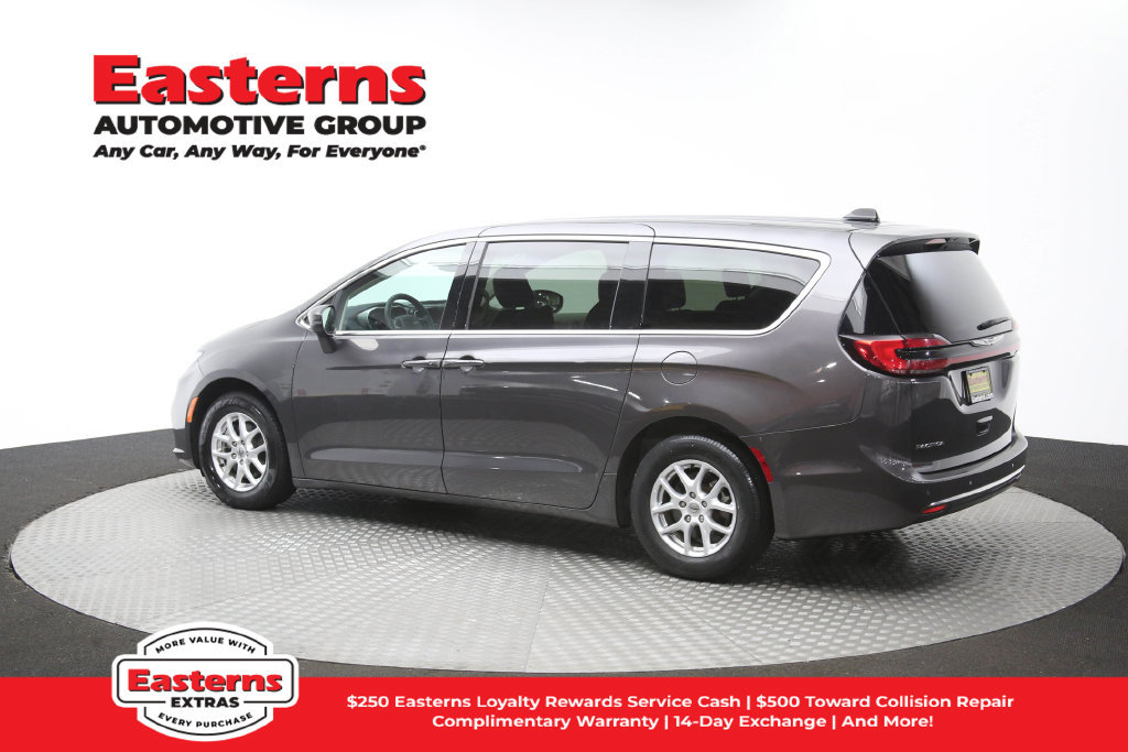 Used 2023 Chrysler Pacifica Touring-L FWD image 65
