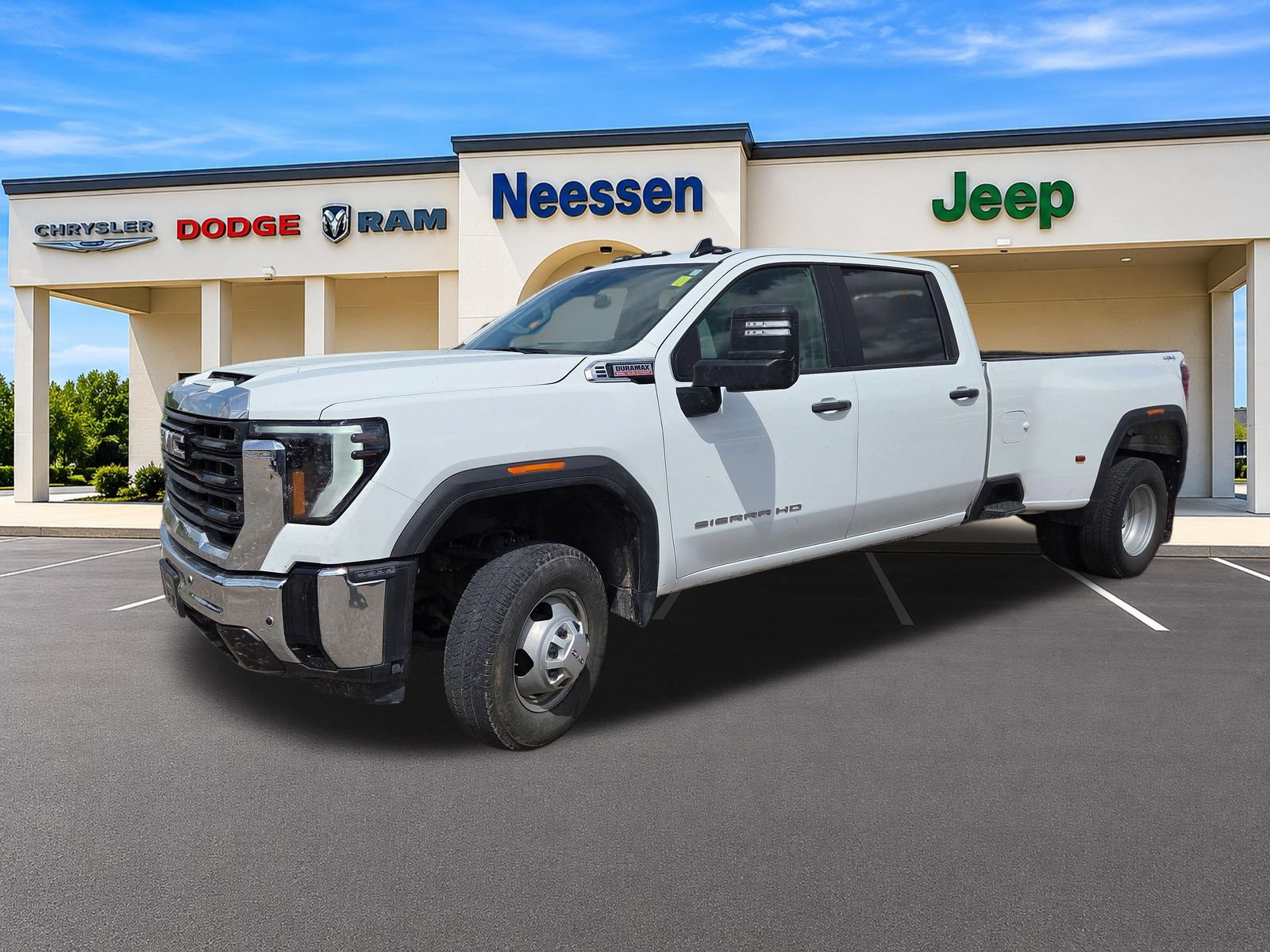 Used 2024 GMC Sierra 3500 Pro AWD/4WD image 3