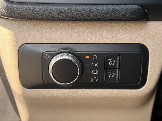 Used 2022 Ford Escape SE w/ SE Sport Appearance Package FWD image 23