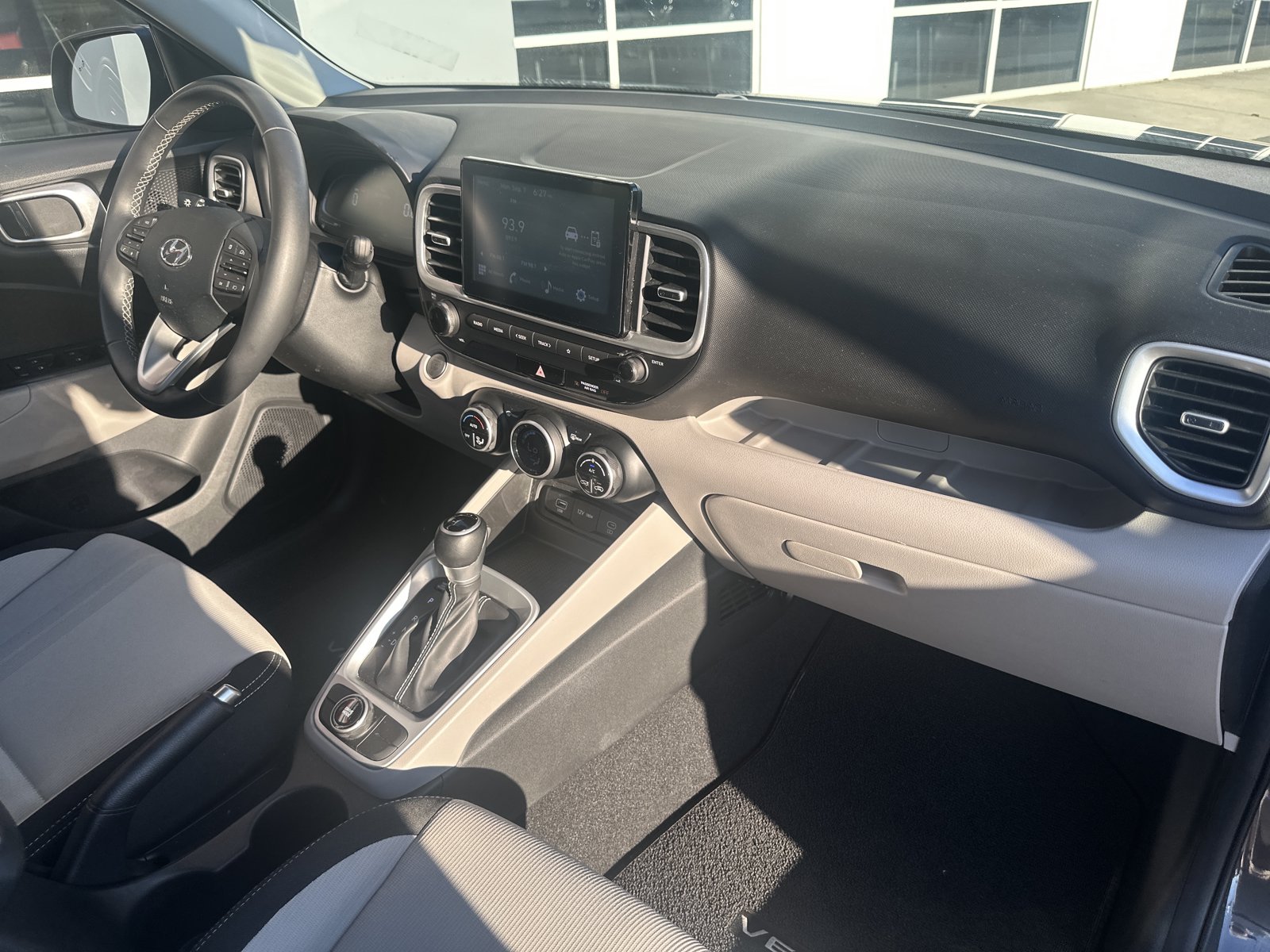 Used 2025 Hyundai Venue SEL FWD image 29