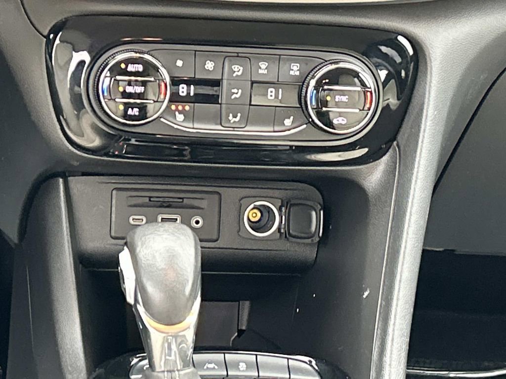 Used 2022 Buick Encore GX Essence w/ Advanced Technology Package FWD image 28