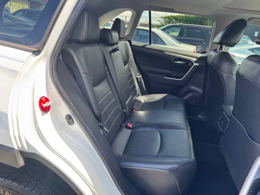Used 2019 Toyota RAV4 XLE Premium FWD image 15