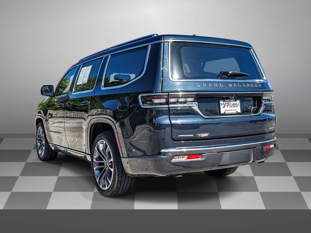 Used 2022 Jeep Grand Wagoneer Series III AWD/4WD image 4