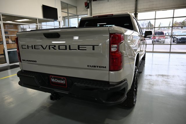 New 2026 Chevrolet Silverado 1500 Custom Trail Boss w/ LPO, Dark Essentials Package image 5