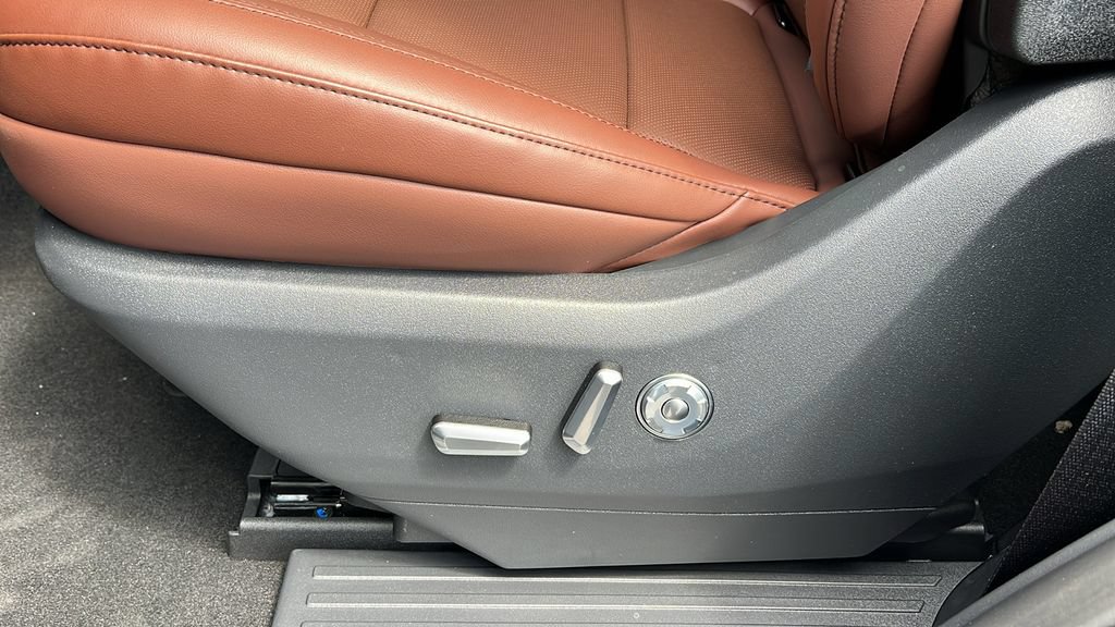 New 2026 Lincoln Navigator L Reserve AWD/4WD image 10
