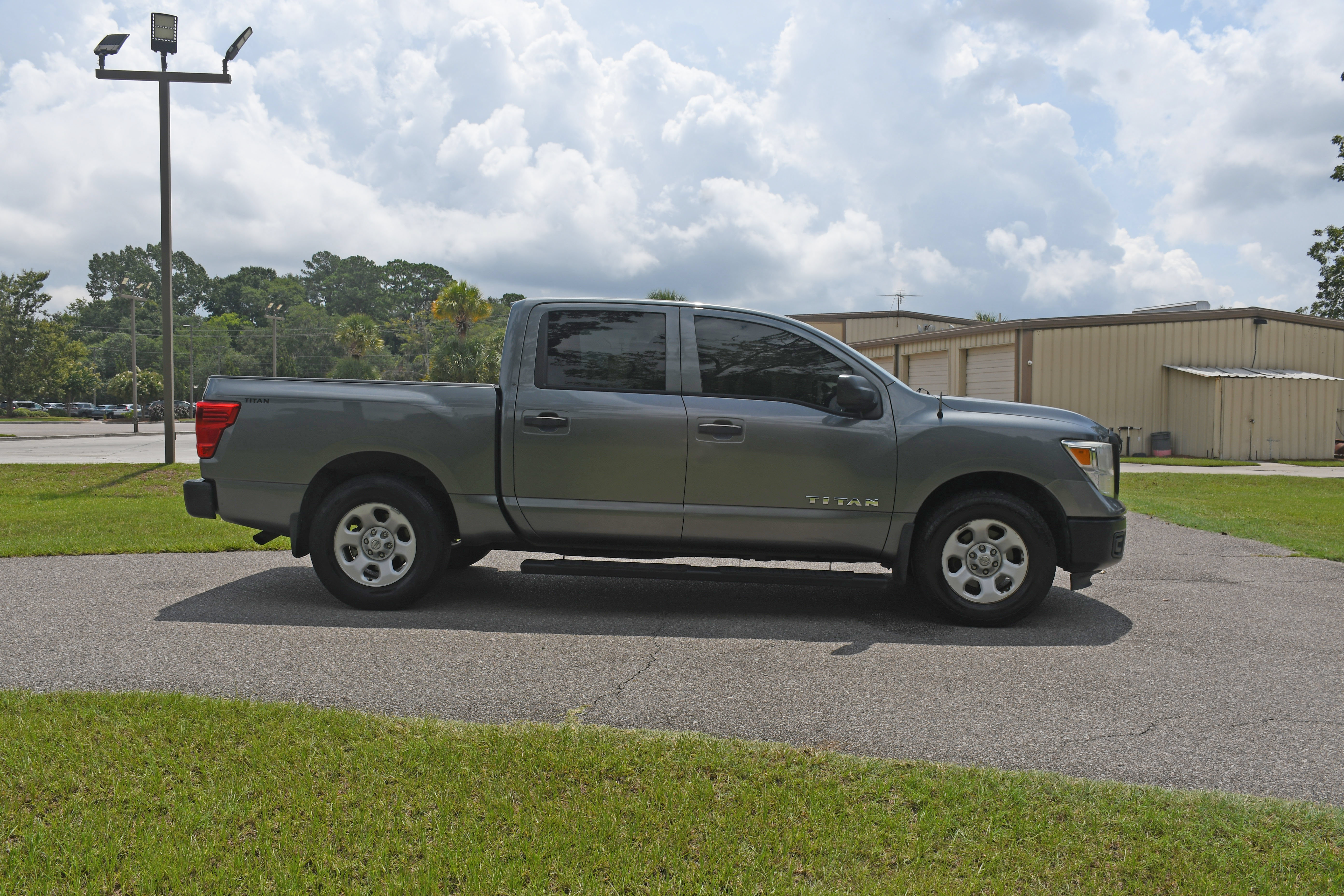 Used 2017 Nissan Titan S RWD image 5