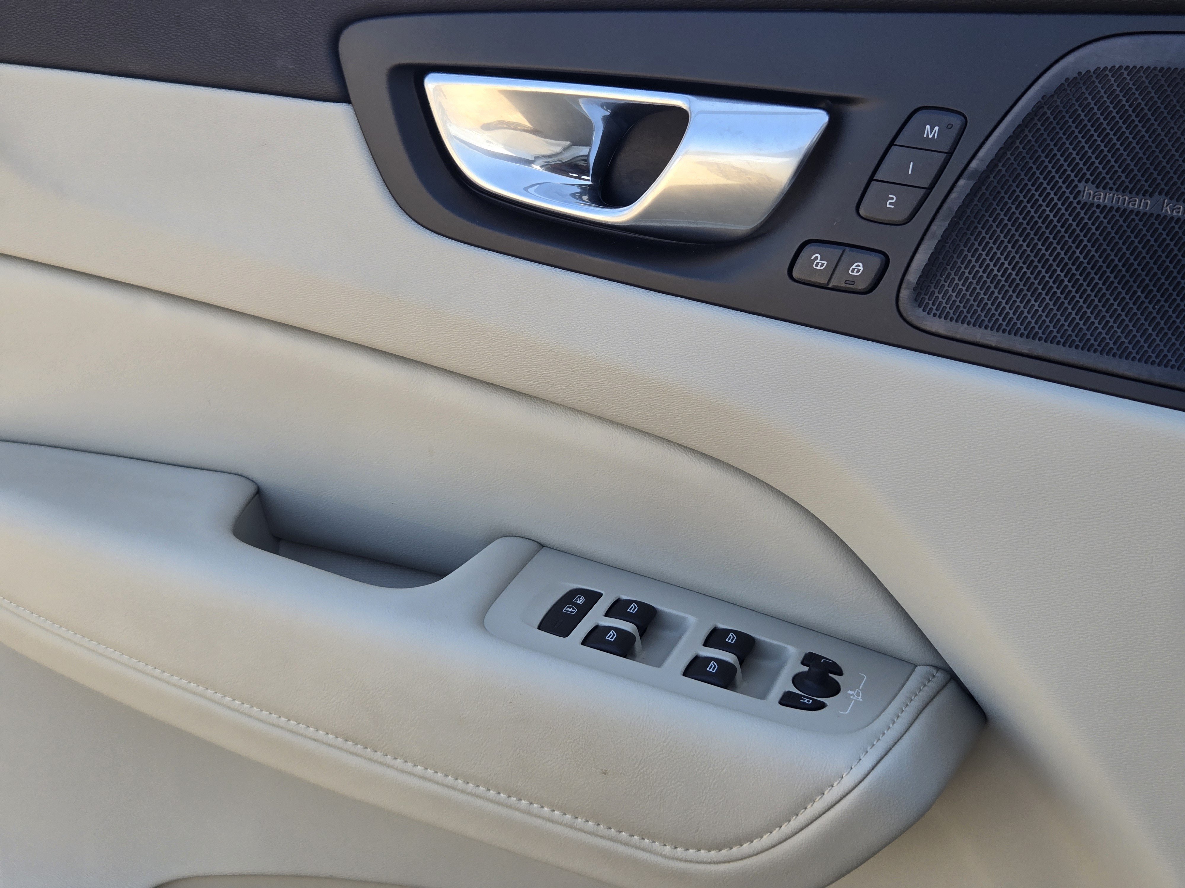 Certified 2026 Volvo XC60 B5 Ultra AWD/4WD image 32