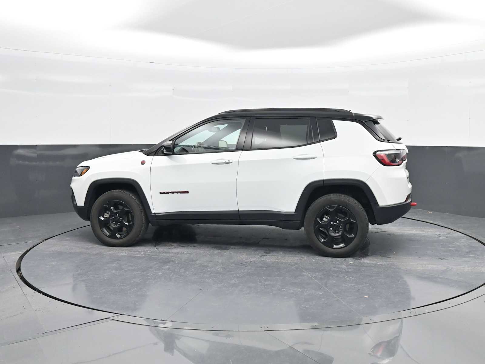 Used 2024 Jeep Compass Trailhawk image 5