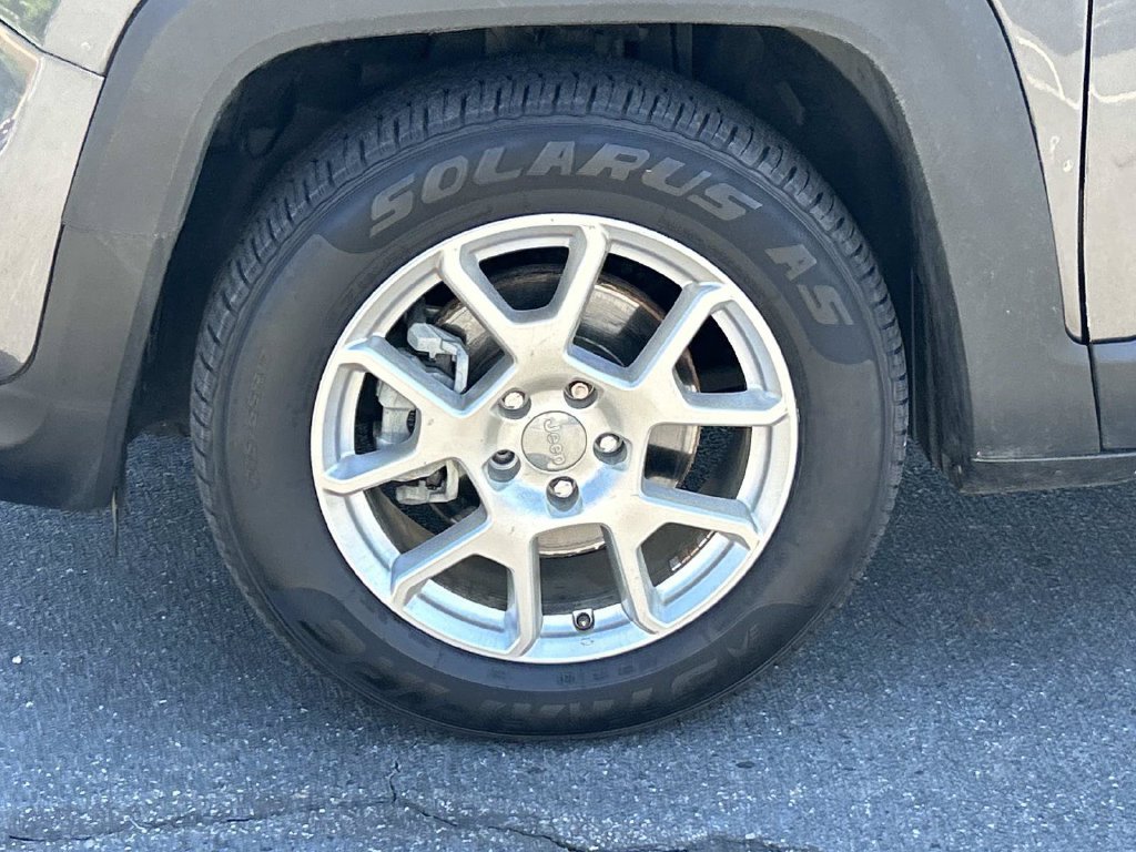 Used 2020 Jeep Renegade Latitude FWD image 12