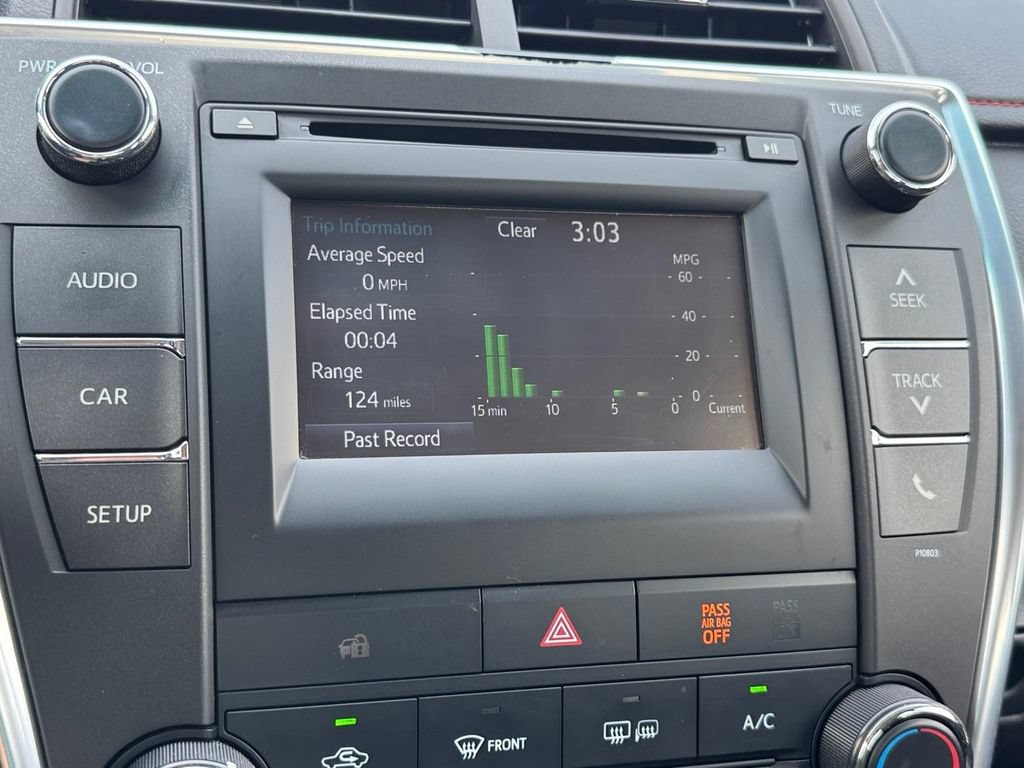 Used 2015 Toyota Camry SE w/ Moonroof Package FWD image 19