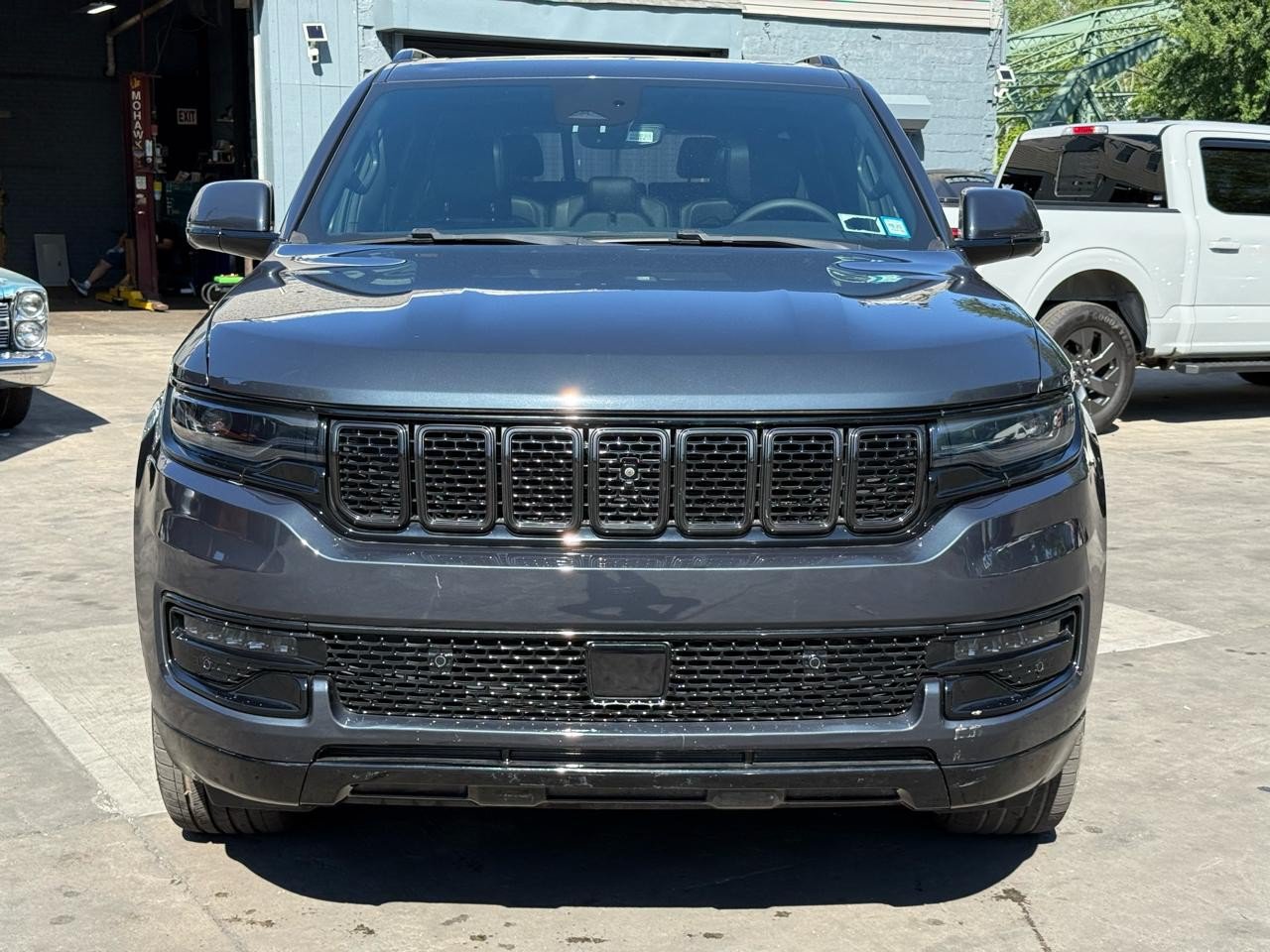 Used 2022 Jeep Wagoneer Series I AWD/4WD image 2