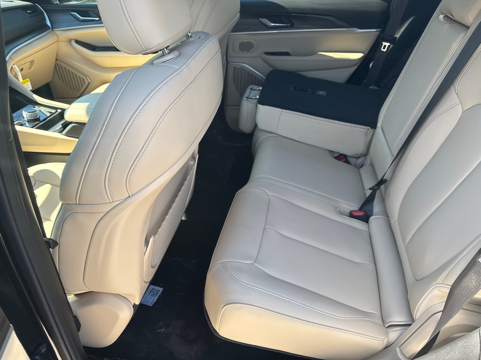 New 2026 Jeep Grand Cherokee Limited w/ Limited Altitude Package AWD/4WD image 20