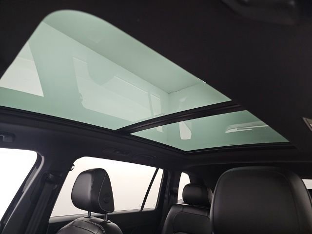 Used 2022 Volkswagen Tiguan SEL R-Line image 28