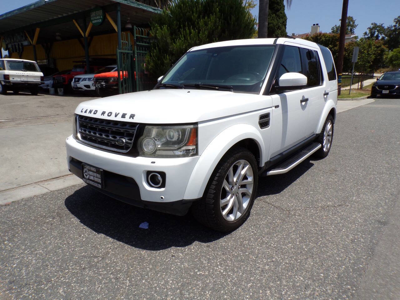 Used 2016 Land Rover LR4 HSE AWD/4WD image 9