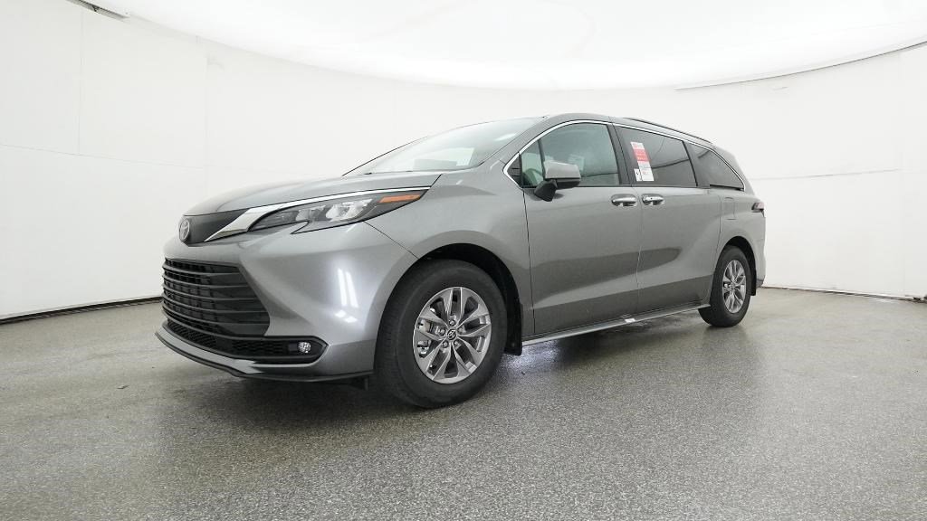 New 2026 Toyota Sienna XLE image 6