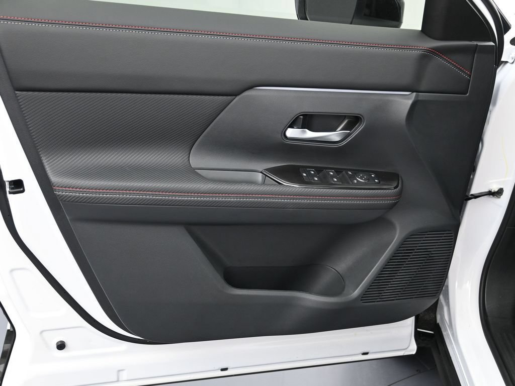 New 2026 Nissan Kicks SR FWD image 10