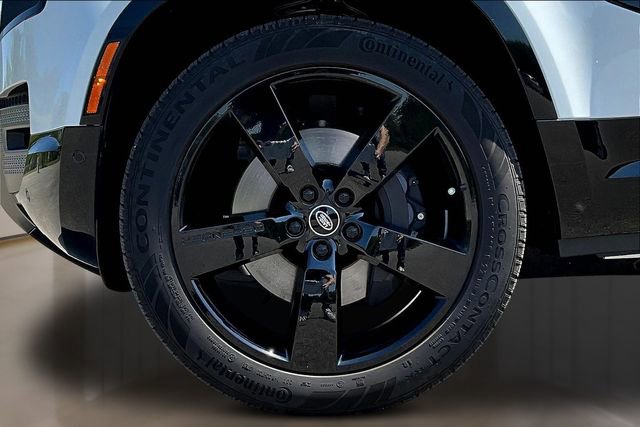 Used 2025 Land Rover Defender 110 X-Dynamic SE image 29