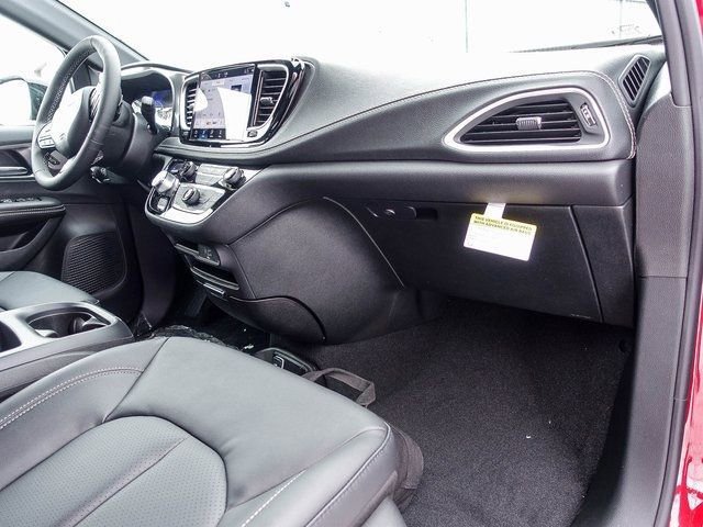 New 2026 Chrysler Pacifica Select w/ S Appearance Package FWD image 11