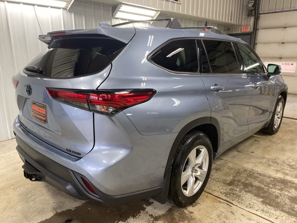 Used 2020 Toyota Highlander LE AWD/4WD image 9