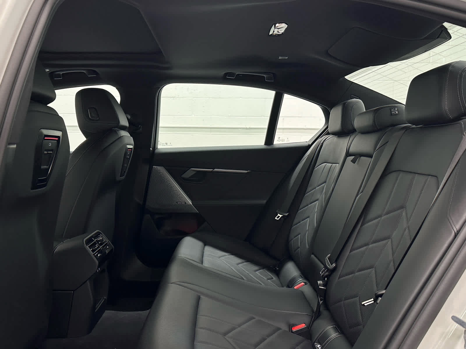 Used 2025 BMW i5 xDrive40 w/ M Sport Package AWD/4WD image 15