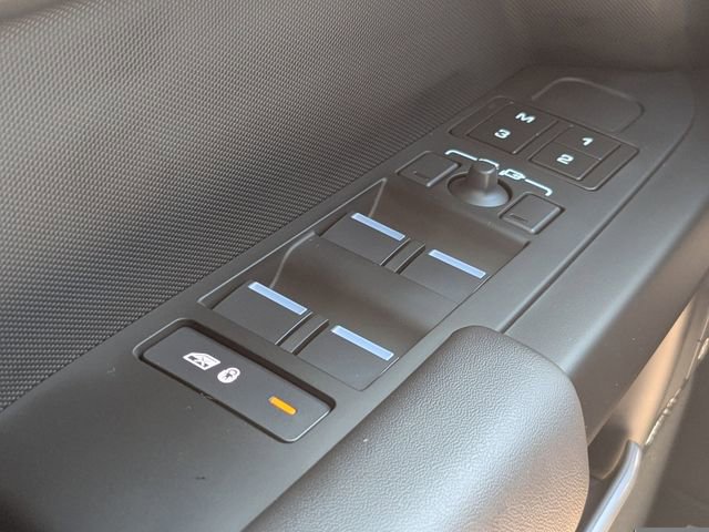 Used 2026 Land Rover Defender 110 X-Dynamic SE AWD/4WD image 22