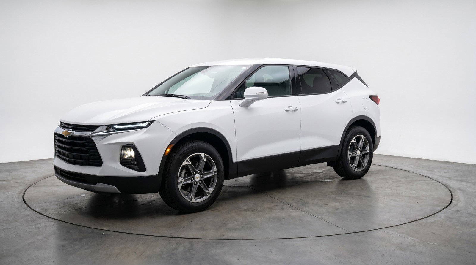 Used 2025 Chevrolet Blazer LT FWD image 3