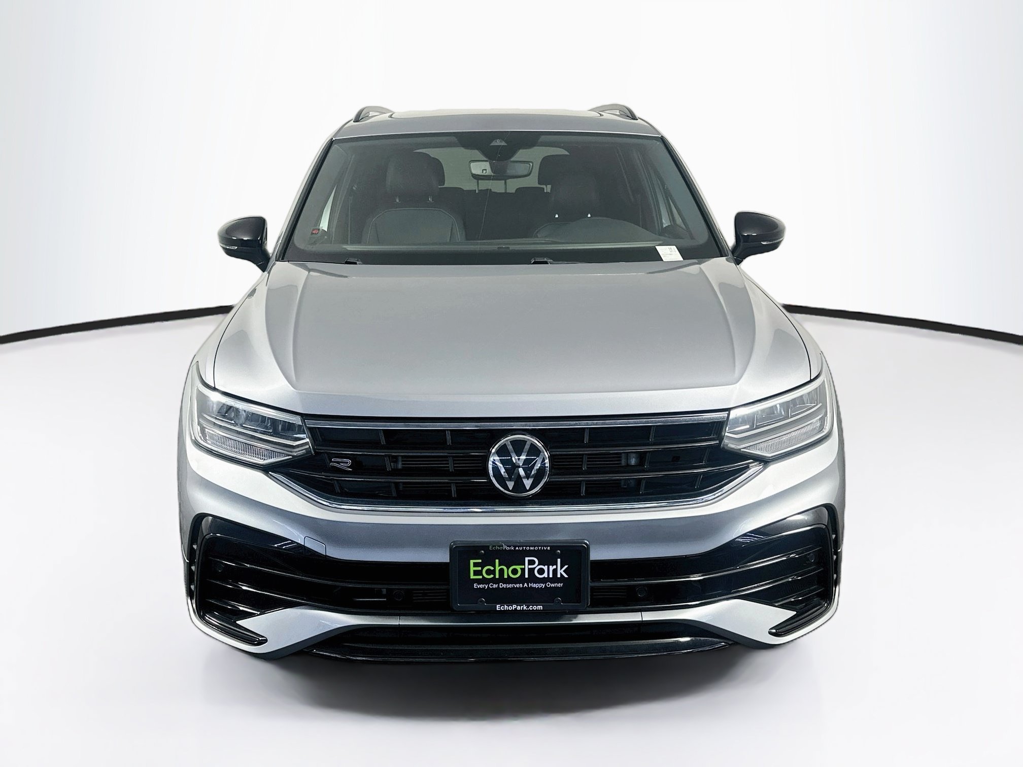 Used 2023 Volkswagen Tiguan SE R-Line FWD image 2