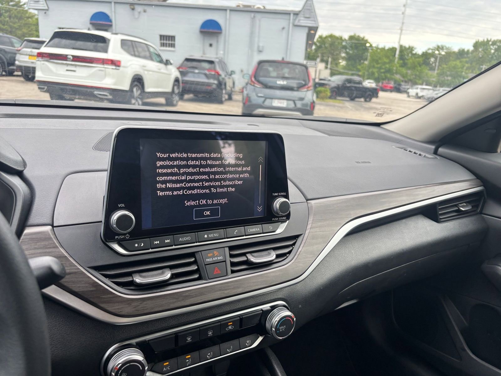 Used 2025 Nissan Altima 2.5 SV FWD image 35