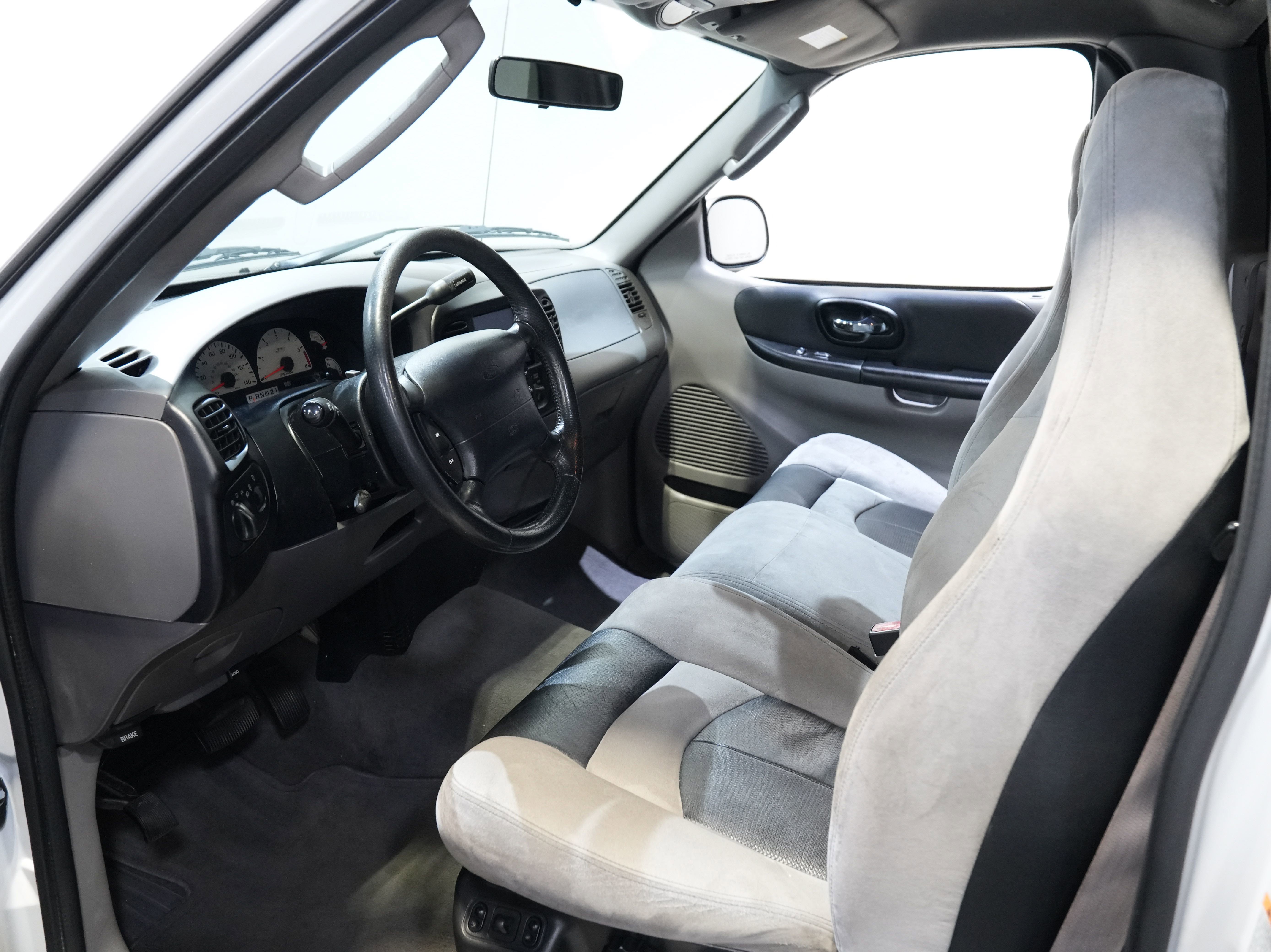 Used 2004 Ford F150 Lightning RWD image 27