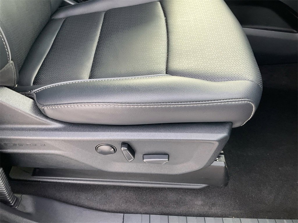 Used 2025 Ford F150 Lariat w/ Equipment Group 501A Mid image 17