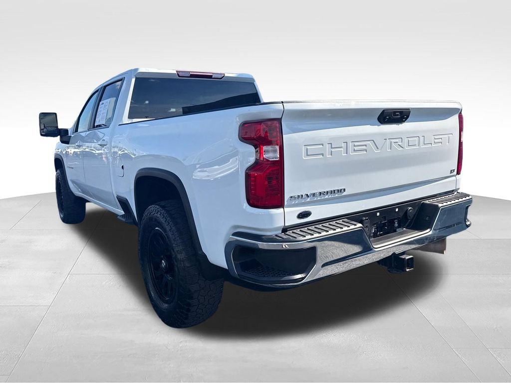 Used 2024 Chevrolet Silverado 2500 LT AWD/4WD image 3