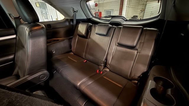 Used 2019 Toyota Highlander XLE FWD image 27
