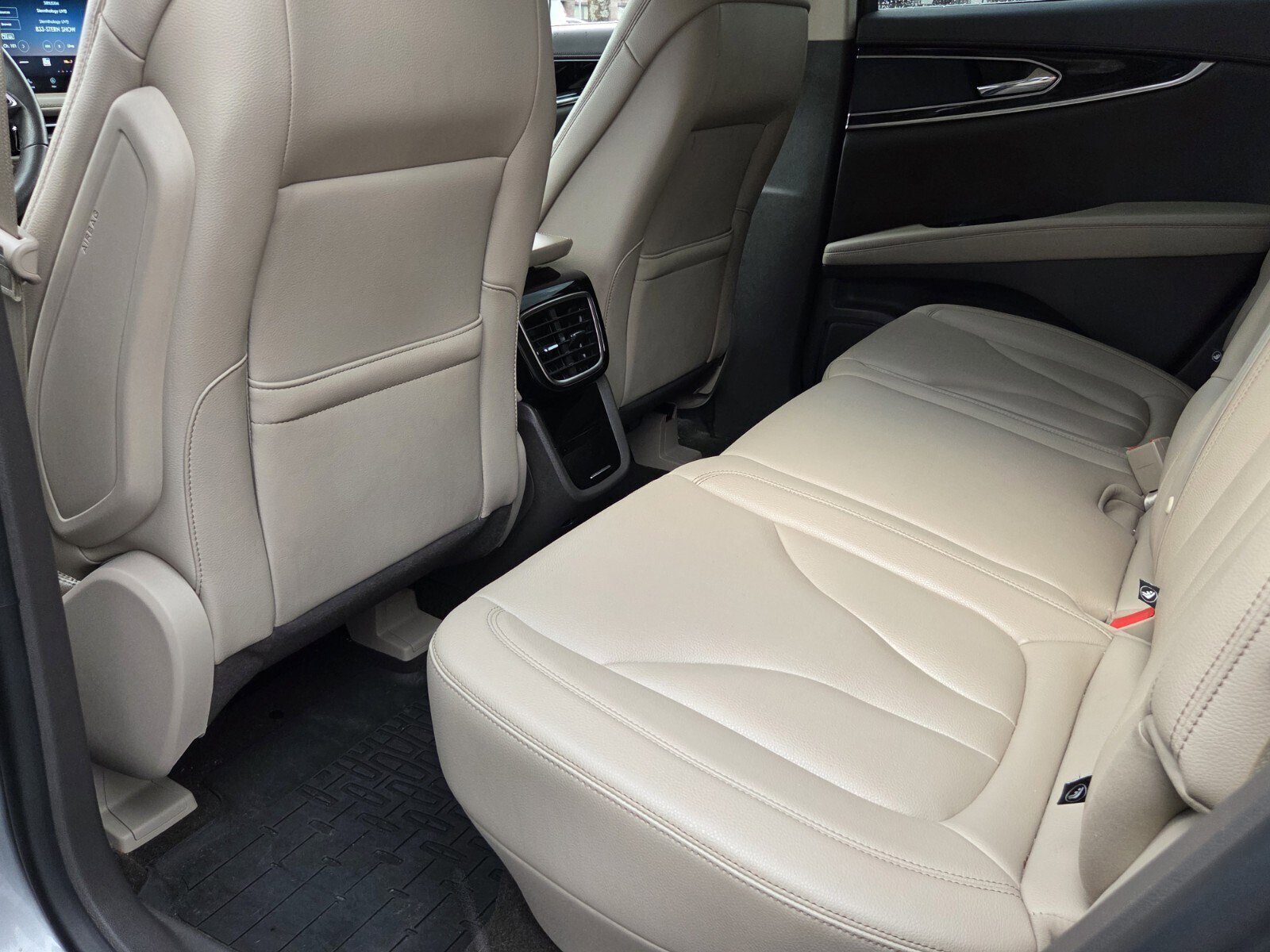 Used 2023 Lincoln Nautilus FWD w/ Premium Package image 10